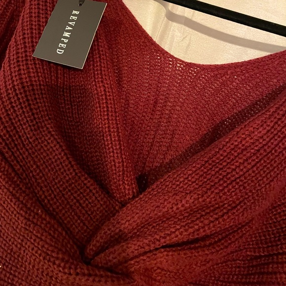 twist back v neck knit sweater - Picture 2 of 3